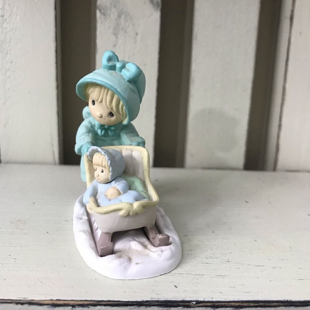 1989 Precious Moments Calendar Girls January Figurine Doll Miniature Figurine Re - Picture 3 of 12